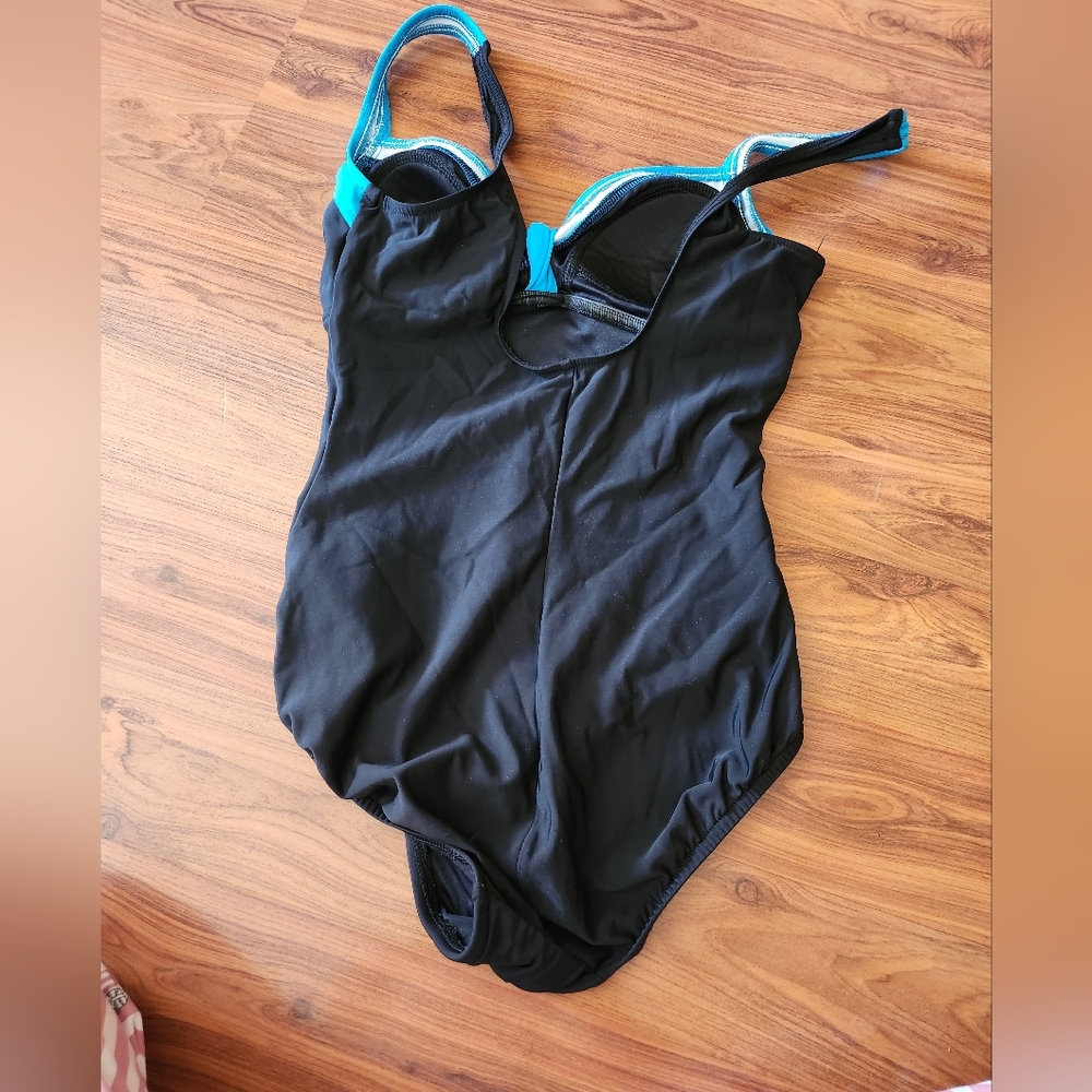 Bathing suit - Picture 2 of 3
